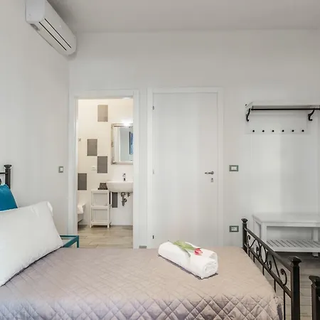 Гостевой дом Central City Rooms 4*