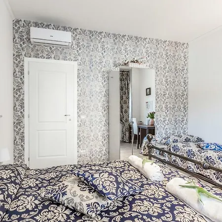 Guest house Central City Rooms
