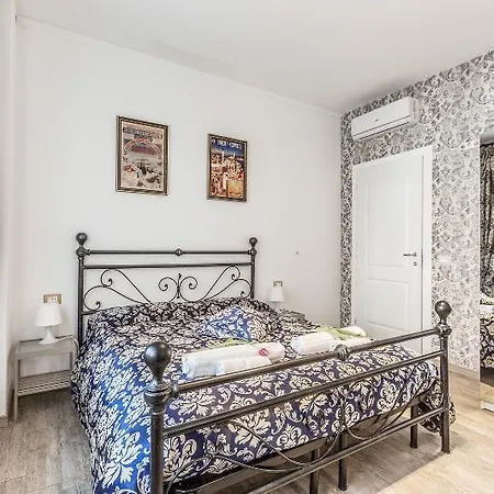 Central City Rooms Konukevi 4*