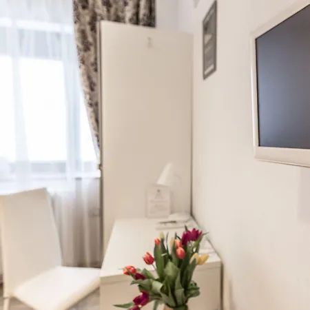 בית הארחה Central City Rooms 4*