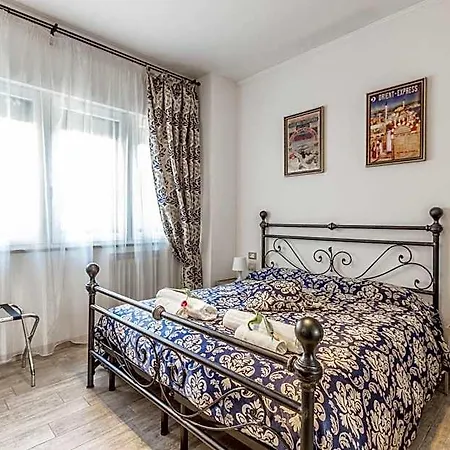 Central City Rooms 4*