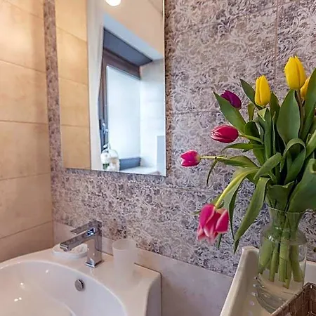 בית הארחה Central City Rooms 4*