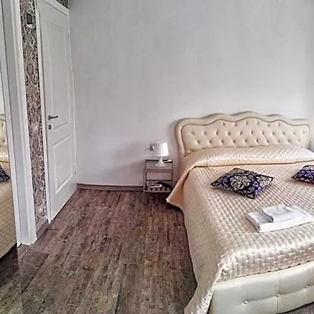 Central City Rooms בית הארחה 4*