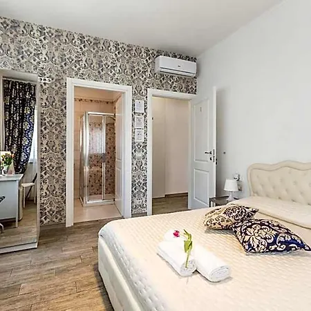 Central City Rooms בית הארחה