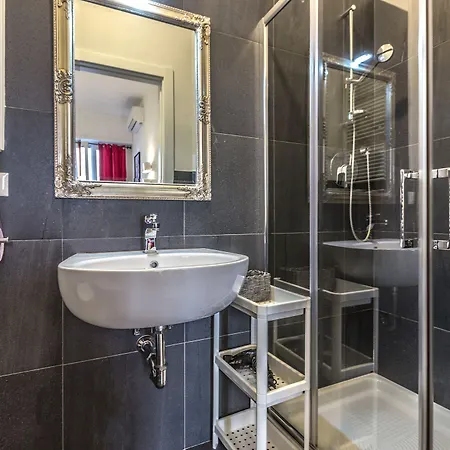 Гостевой дом Central City Rooms 4*