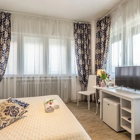 Konukevi Central City Rooms Bolonya