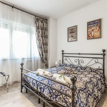 Central City Rooms Konukevi 4*