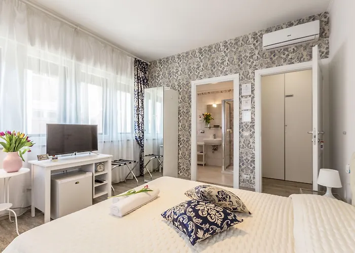 Pensión Central City Rooms 4*