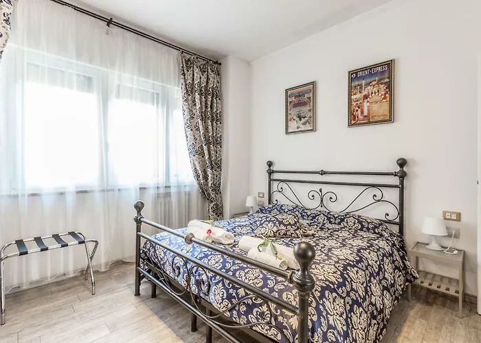 Central City Rooms Penzion 4*
