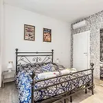 Central City Rooms בית הארחה 4*