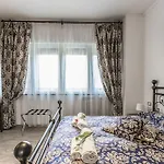 Central City Rooms בית הארחה