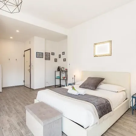 Central City Rooms Vendégház 4*