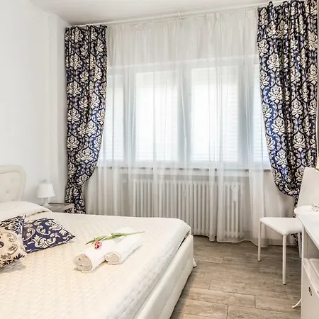 Central City Rooms 4*