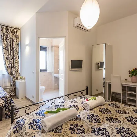 Central City Rooms Vendégház 4*